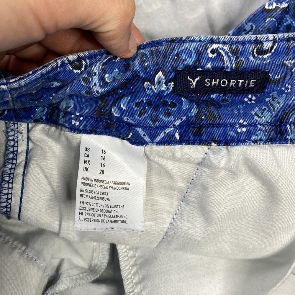 American Eagle Blue Paisley Stretch Shortie Shorts Size 14 - Picture 4 of 7